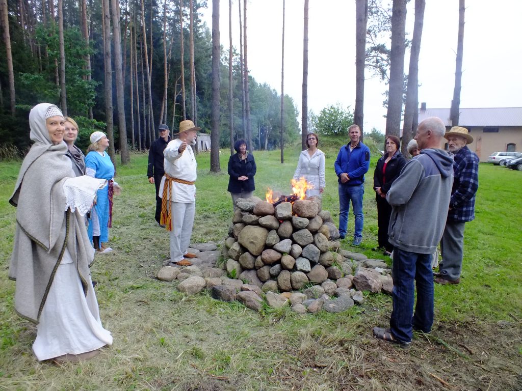Medeinės aukuras. nuotr. Romutės Astrauskienės
