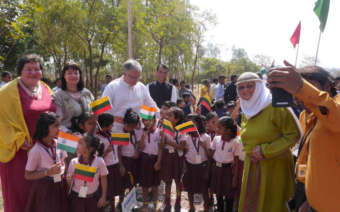 Lietuvos Romuvos delegacija Indijoje pristatė senąjį baltų tikėjimą